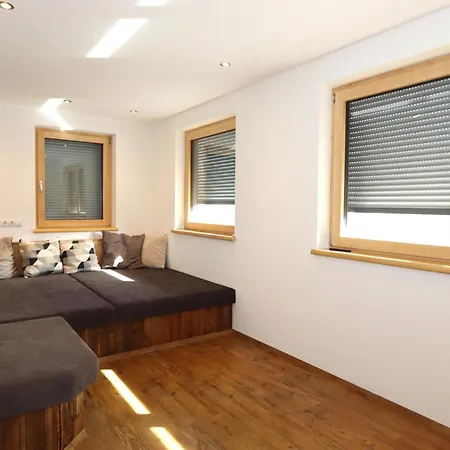 Stoanerhof Apartment Muhlen (Tyrol)